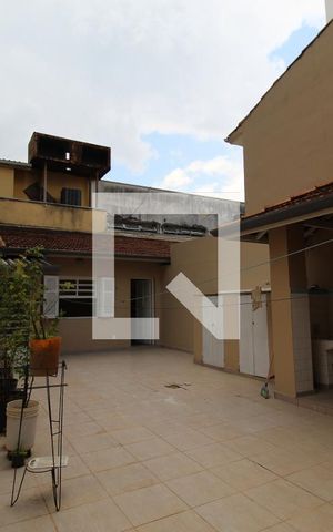 Casa à venda com 180m², 3 quartos e 2 vagasQuintal