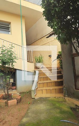 Casa à venda com 500m², 6 quartos e 6 vagasFundos