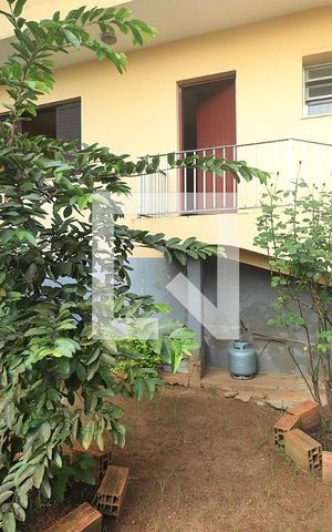 Casa à venda com 500m², 6 quartos e 6 vagasFundos