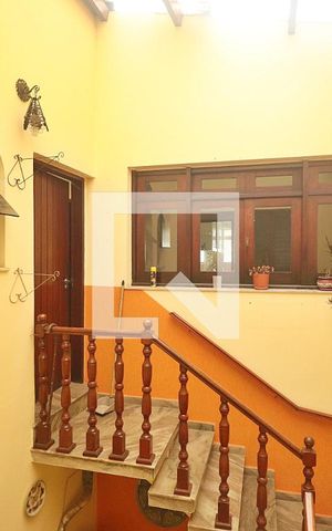 Casa à venda com 500m², 6 quartos e 6 vagasEscada