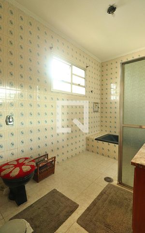 Casa à venda com 500m², 6 quartos e 6 vagasSuíte - Banheiro do Quarto 3