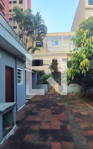 Casa à venda com 500m², 6 quartos e 6 vagasFundos