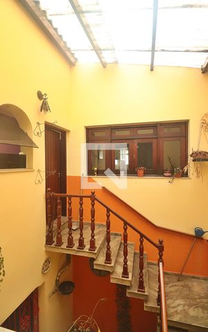 Casa à venda com 500m², 6 quartos e 6 vagasEscada