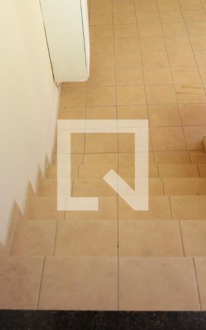 Casa para alugar com 50m², 2 quartos e sem vagaEscada