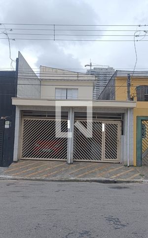 Casa para alugar com 180m², 2 quartos e 1 vaga Casa para alugar com 180m², 2 quartos e 1 vagaFachada da casa