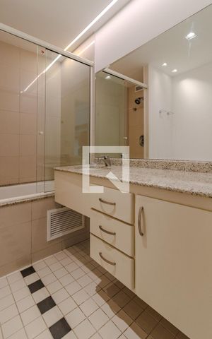 Apartamento para alugar com 100m², 1 quarto e 2 vagas Apartamento para alugar com 100m², 1 quarto e 2 vagasBanheiro da Suíte