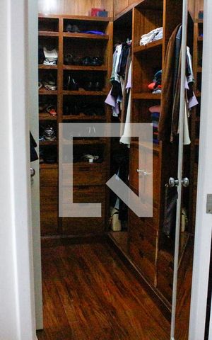 Apartamento à venda com 240m², 5 quartos e 4 vagasCloset da suíte