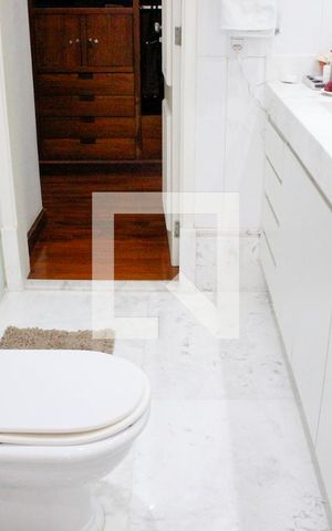 Apartamento à venda com 240m², 5 quartos e 4 vagasBanheiro da Suíte 1