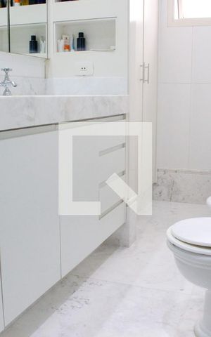 Apartamento à venda com 240m², 5 quartos e 4 vagasBanheiro da Suíte 1