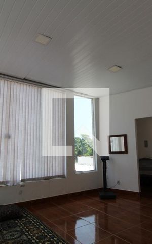 Casa à venda com 620m², 3 quartos e 4 vagasSala do segundo andar da edícula 