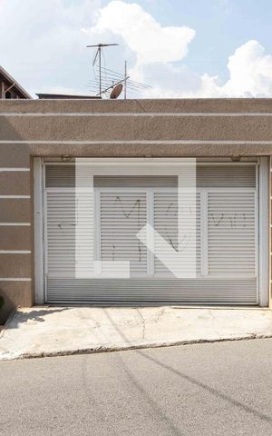 Casa para alugar com 660m², 4 quartos e 3 vagasFachada