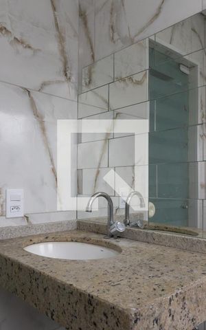 Casa à venda com 60m², 2 quartos e sem vaga Casa à venda com 60m², 2 quartos e sem vagaBanheiro