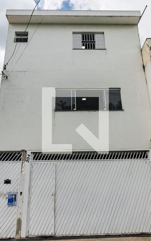 Casa para alugar com 138m², 3 quartos e 3 vagas Casa para alugar com 138m², 3 quartos e 3 vagasFachada