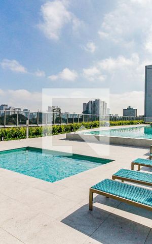 Studio para alugar com 25m², 1 quarto e sem vaga Studio para alugar com 25m², 1 quarto e sem vagaÁrea comum - Piscina