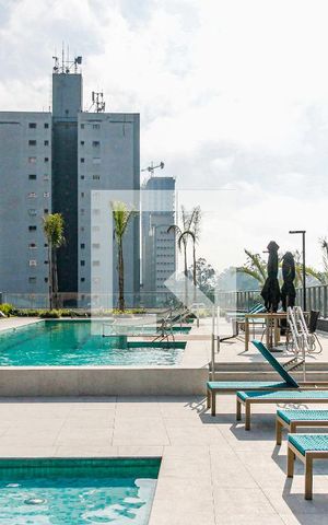 Studio para alugar com 25m², 1 quarto e sem vaga Studio para alugar com 25m², 1 quarto e sem vagaÁrea comum - Piscina