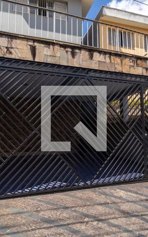 Casa à venda com 160m², 4 quartos e 2 vagasFachada