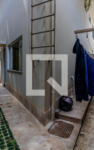 Casa à venda com 700m², 5 quartos e 5 vagas Casa à venda com 700m², 5 quartos e 5 vagasÁrea externa