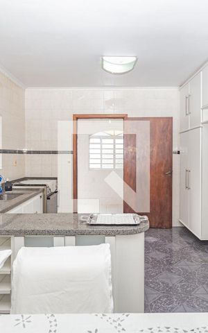 Casa à venda com 300m², 3 quartos e 5 vagas Casa à venda com 300m², 3 quartos e 5 vagasCozinha