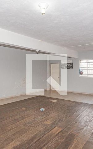 Casa à venda com 300m², 3 quartos e 5 vagas Casa à venda com 300m², 3 quartos e 5 vagasÁrea comum