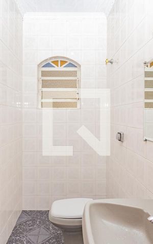 Casa à venda com 300m², 3 quartos e 5 vagas Casa à venda com 300m², 3 quartos e 5 vagasLavabo