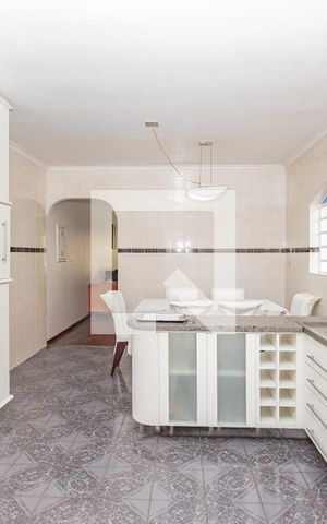 Casa à venda com 300m², 3 quartos e 5 vagas Casa à venda com 300m², 3 quartos e 5 vagasCozinha