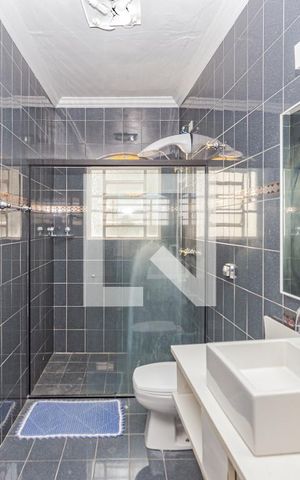 Casa à venda com 300m², 3 quartos e 5 vagas Casa à venda com 300m², 3 quartos e 5 vagasBanheiro da Suíte