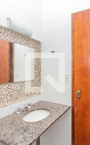 Casa à venda com 300m², 3 quartos e 5 vagas Casa à venda com 300m², 3 quartos e 5 vagasBanheiro