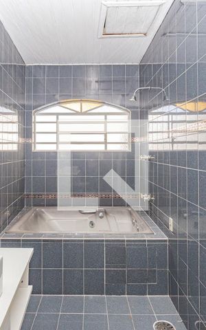 Casa à venda com 300m², 3 quartos e 5 vagas Casa à venda com 300m², 3 quartos e 5 vagasBanheiro da Suíte