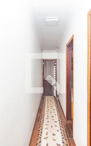 Casa à venda com 300m², 3 quartos e 5 vagas Casa à venda com 300m², 3 quartos e 5 vagasCorredor