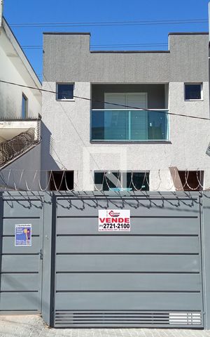 Casa à venda com 97m², 2 quartos e 4 vagas Casa à venda com 97m², 2 quartos e 4 vagasFachada