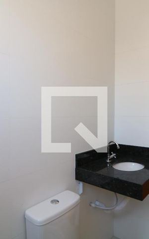 Casa à venda com 97m², 2 quartos e 4 vagasBanheiro da Suíte 2