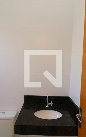Casa à venda com 97m², 2 quartos e 4 vagasBanheiro da Suíte 2