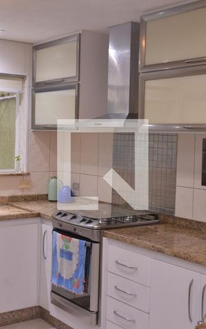 Casa à venda com 250m², 4 quartos e 4 vagasCozinha - Armários