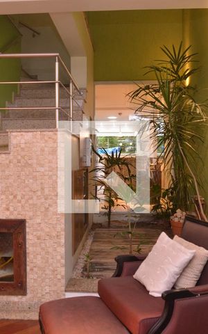 Casa à venda com 250m², 4 quartos e 4 vagasDetalhe Sala 1