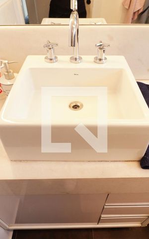 Apartamento para alugar com 83m², 2 quartos e 2 vagasBanheiro da Suite