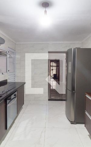 Casa à venda com 520m², 5 quartos e 2 vagas Casa à venda com 520m², 5 quartos e 2 vagasCozinha