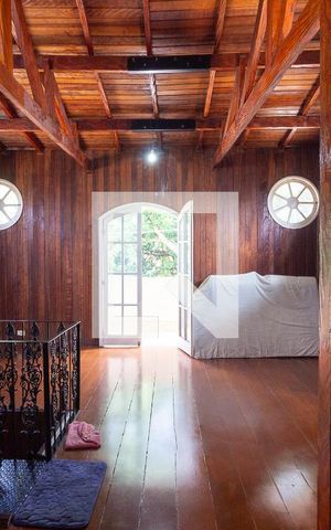 Casa à venda com 520m², 5 quartos e 2 vagas Casa à venda com 520m², 5 quartos e 2 vagasSala