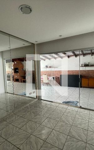 Casa para alugar com 150m², 2 quartos e 4 vagasSala