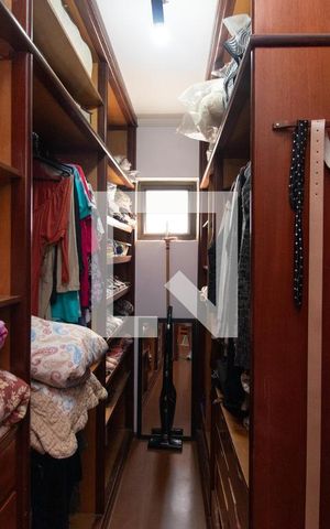 Apartamento à venda com 224m², 4 quartos e 4 vagas Apartamento à venda com 224m², 4 quartos e 4 vagasCloset