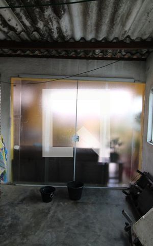 Casa à venda com 220m², 4 quartos e 1 vagaÁrea de Serviço
