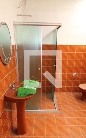 Casa à venda com 220m², 4 quartos e 1 vagaÁrea de Serviço - Banheiro