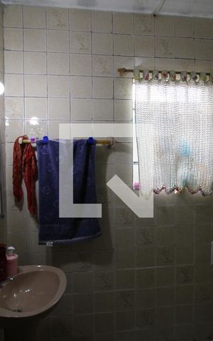 Casa à venda com 220m², 4 quartos e 1 vagaCasa 2 - Banheiro