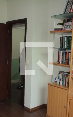 Casa à venda com 238m², 3 quartos e 3 vagasEscritório