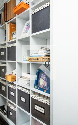 Apartamento à venda com 193m², 4 quartos e 3 vagas Apartamento à venda com 193m², 4 quartos e 3 vagasCorredor com armário Cozinha