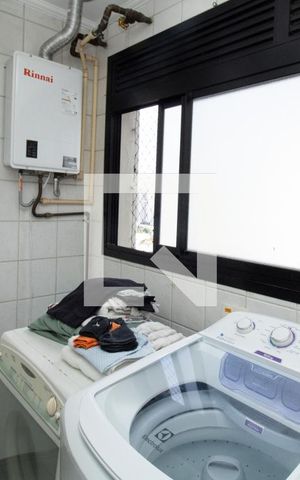 Apartamento à venda com 193m², 4 quartos e 3 vagas Apartamento à venda com 193m², 4 quartos e 3 vagasÁrea de serviço - armário , máquinas, aquecedor a gás