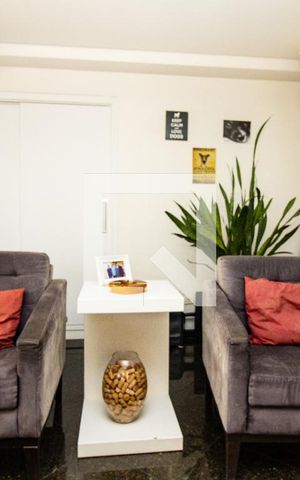 Apartamento à venda com 193m², 4 quartos e 3 vagas Apartamento à venda com 193m², 4 quartos e 3 vagasCobertura, sala, estar com estante de parede