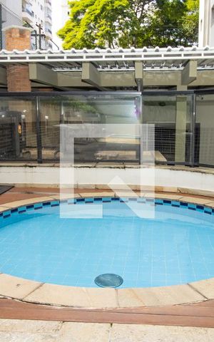 Apartamento à venda com 193m², 4 quartos e 3 vagas Apartamento à venda com 193m², 4 quartos e 3 vagasÁrea comum - Piscina 2