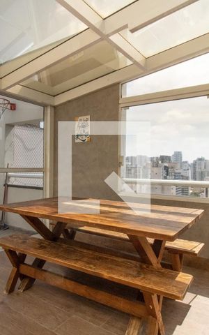 Apartamento à venda com 193m², 4 quartos e 3 vagas Apartamento à venda com 193m², 4 quartos e 3 vagasCobertura, área da churrasqueira, mesa comunitária