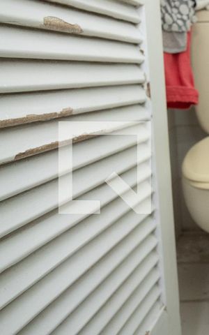 Apartamento à venda com 193m², 4 quartos e 3 vagas Apartamento à venda com 193m², 4 quartos e 3 vagasBanheiro de serviço - Louça sanitária