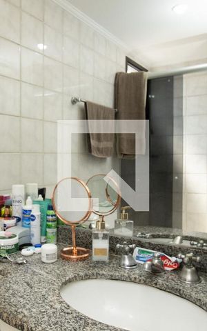 Apartamento à venda com 193m², 4 quartos e 3 vagas Apartamento à venda com 193m², 4 quartos e 3 vagasBanheiro Suíte 1